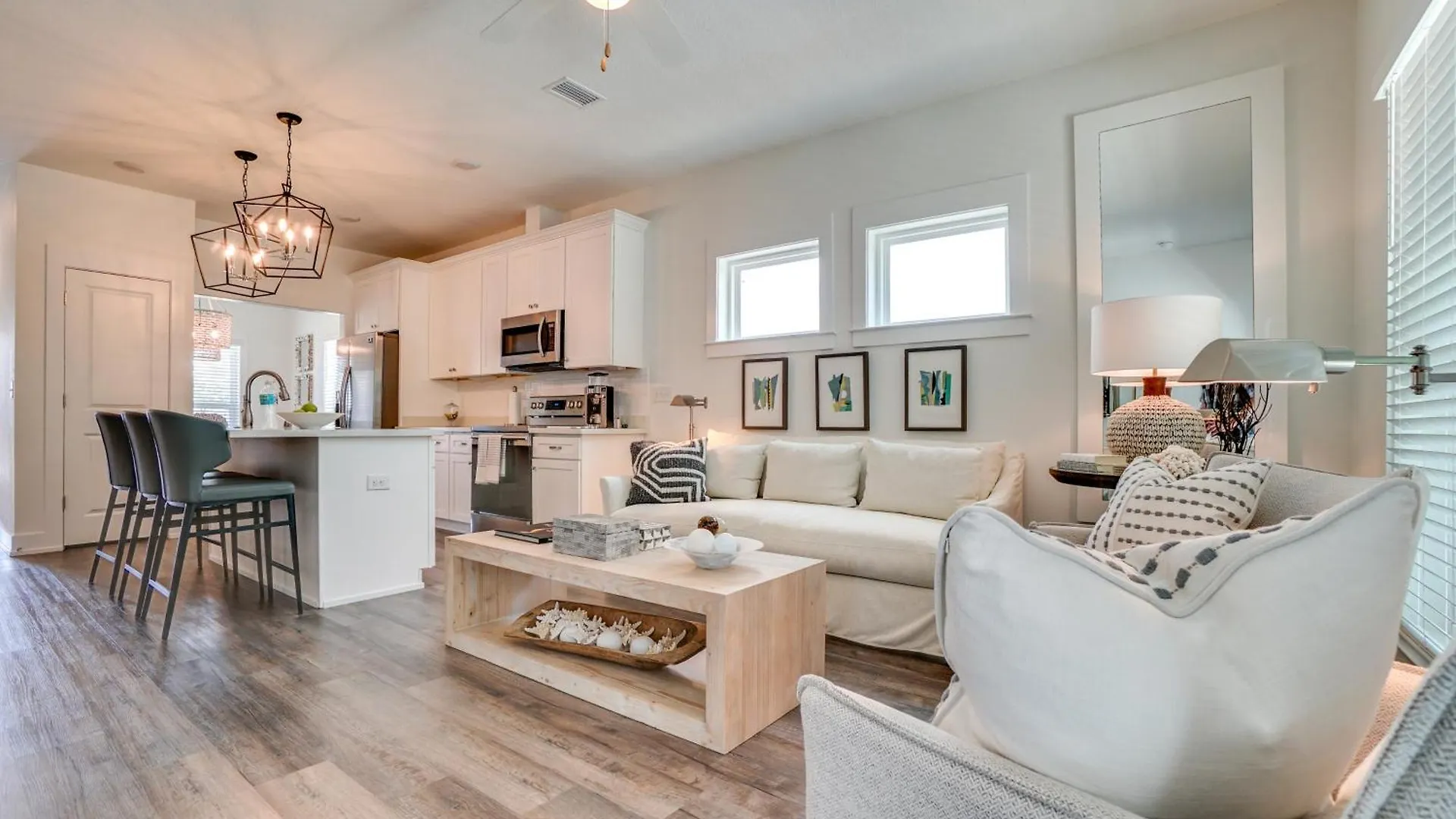 Sunny Day - Walk To Beach- Community Pool! location